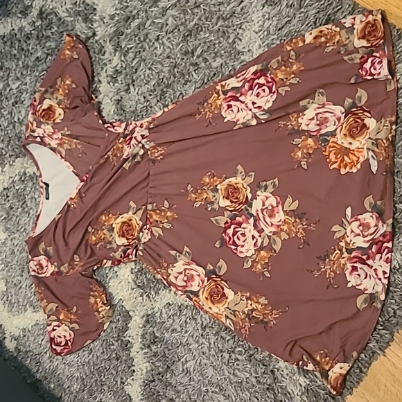 Dress - Picture 1 of 3